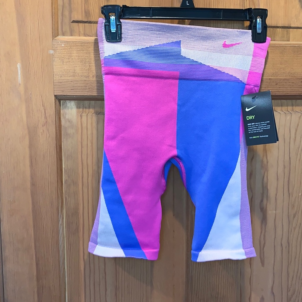 New!!  Nike training pant, multi color, sz m.